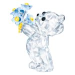 ESTATUETA DECORATIVA DE URSO SWAROWISKI KRIS BEAR FORGET ME NOT 5736389 WHITE AND BLUE